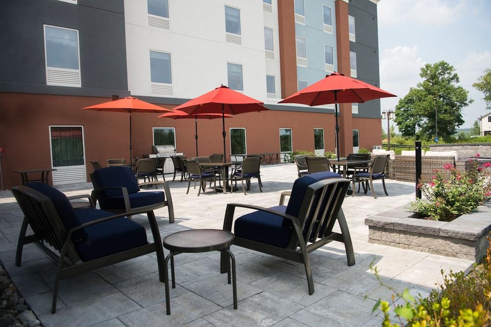 Hampton Inn & Suites Warrington Horsham Exterior photo