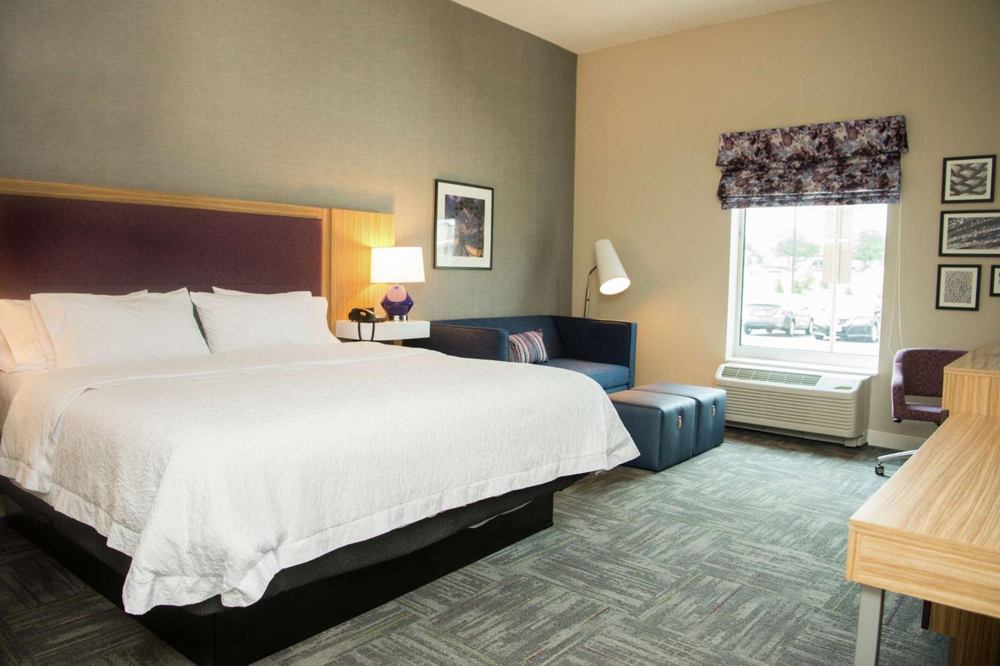 Hampton Inn & Suites Warrington Horsham Exterior photo